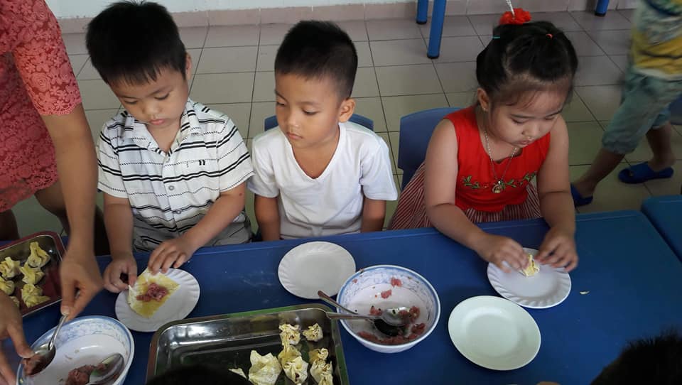 truong mam non tri duc 1 - be hoc lam noi tro